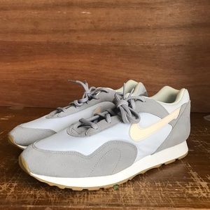 Nike Outburst women’s running Peach Swoosh